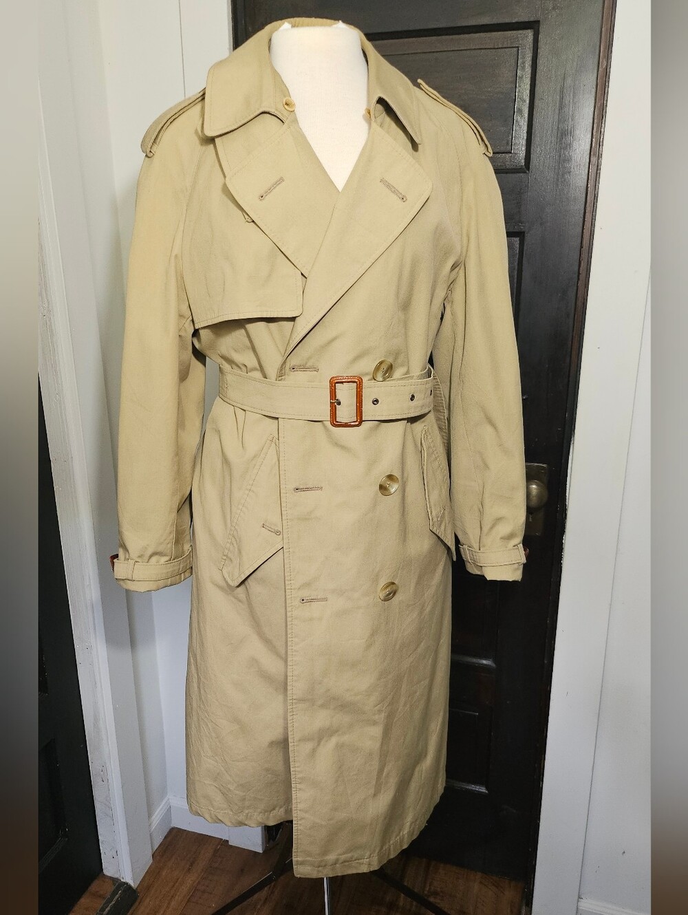 Vintage Khaki Trench Coat Made in Poland High Quality Belt Medium Large Fall